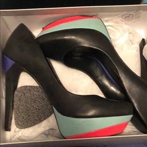 Black pumps